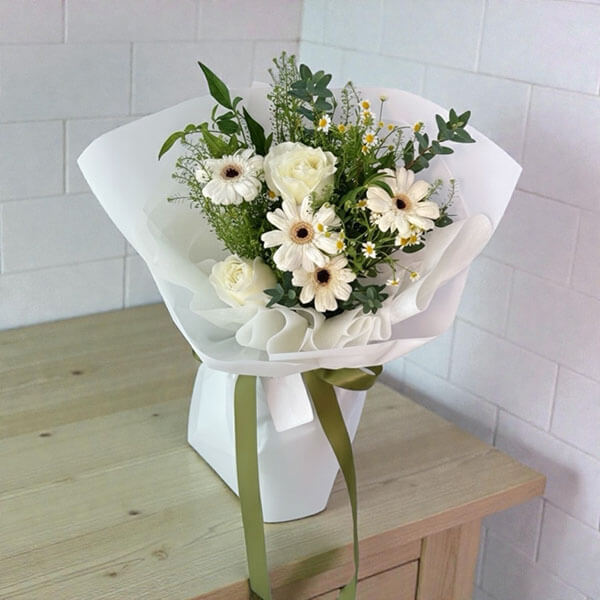 ช่อดอกไม้สดโทนสีขาว RV001 (โทนสีขาวมินิมอล)-Story Of Flower