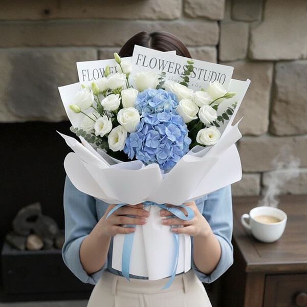 ช่อดอกไม้สดโทนขาว-ฟ้า  RV006 (Sky & White Elegance )