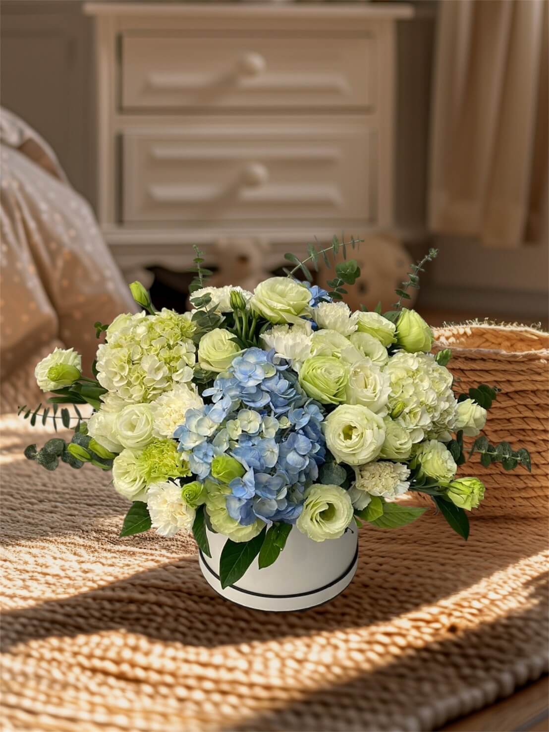 กล่องดอกไม้ "Charming Day – เพิ่มเสน่ห์ให้วันพิเศษ"