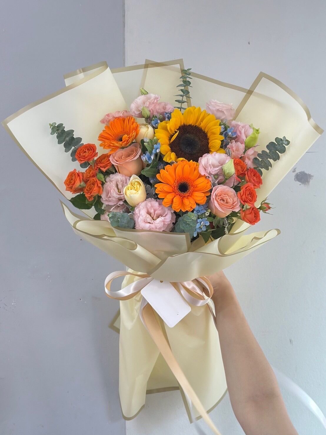 ช่อดอกไม้ " มิตรภาพสดใส"