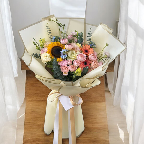ช่อดอกไม้ .Pink Bouquet with Sunflower & Gerbera. ช่อดอกไม้ .Pink Bouquet with Sunflower & Gerbera.