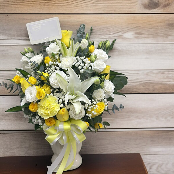 แจกันดอกไม้ “Lemon Grace” – White & Yellow Blooming Vase