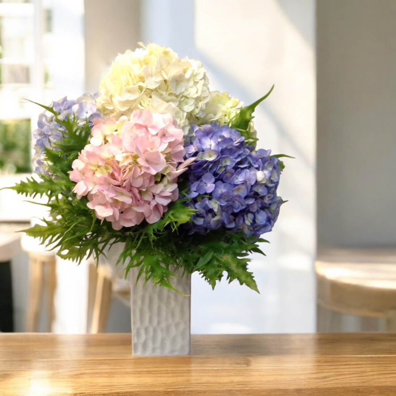 แจกันดอกไม้ “Dreamy Pastels” – White, Blue & Pink Hydrangea Vase