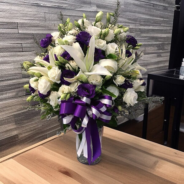 แจกันดอกไม้ “Violet Whisper” – White & Purple Flower Vase