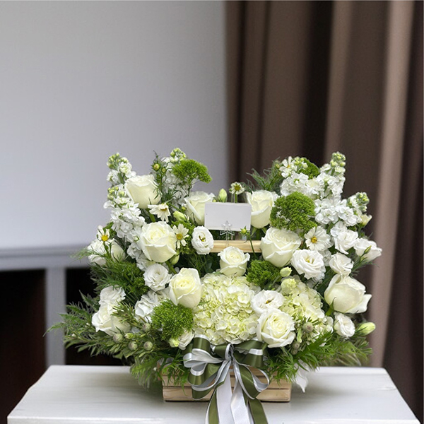 กระเช้าดอกไม้  White Serenity Flower Basket – Roses & Hydrangea Arrangement กระเช้าดอกไม้  White Serenity Flower Basket – Roses & Hydrangea Arrangement