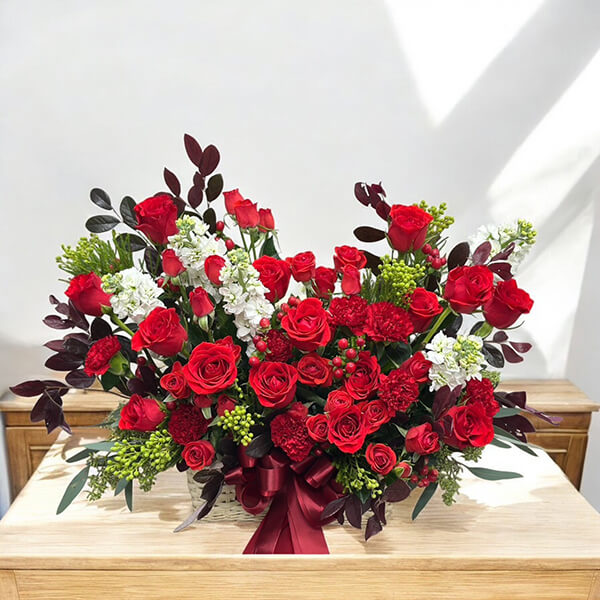 กระเช้าดอกไม้สีแดง  Red Elegance Flower Basket