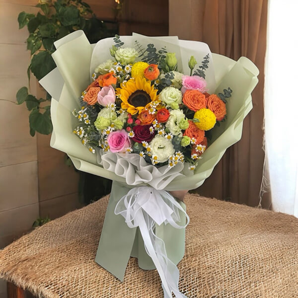 ช่อดอกไม้ Golden Solstice Bloom Bouquet
