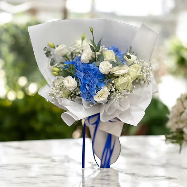 ช่อดอกไม้  Azure Serendipity Bouquet