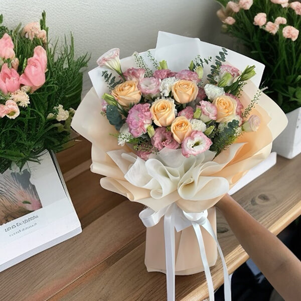ช่อดอกไม้ Peachy Serenity Bliss Bouquet
