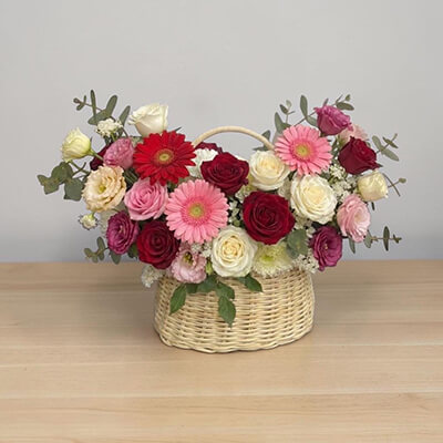 กระเช้าดอกไม้  Enchanted Rose Basket  รหัส SFBSK-042