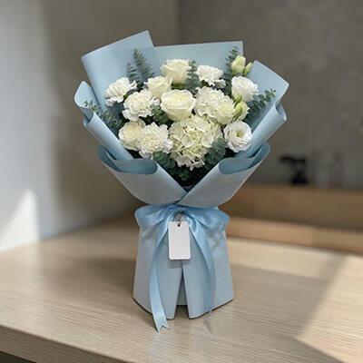 ช่อดอกไม้  Soft Sky Blossom Bouquet