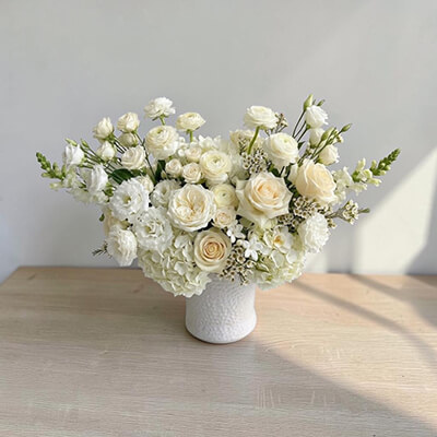 แจกันดอกไม้โทนสีขาว Snow petal vase