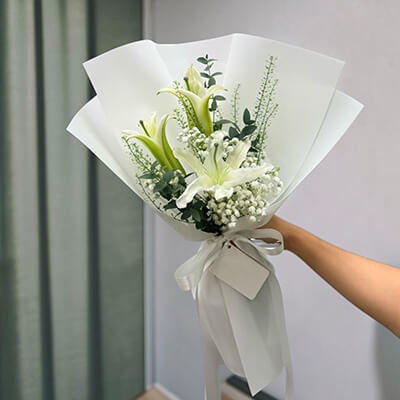 ช่อดอกลิลลี่ Pure Elegance Lily Bouquet