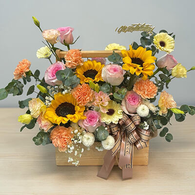 กระเช้าดอกไม้ Golden Sunshine Basket