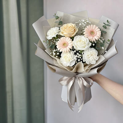 ช่อดอกไม้ Warm Neutral Bloom Bouquet