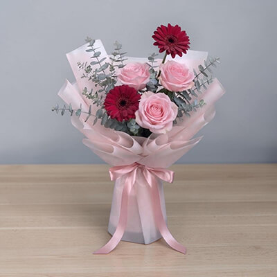 Pink Harmony Bouquet &ndash; ช่อกุหลาบชมพูและเยอบีร่าแดง