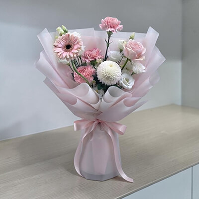 Sweet Pink Elegance Bouquet – ช่อดอกไม้สีชมพูขาว สไตล์หรูละมุน