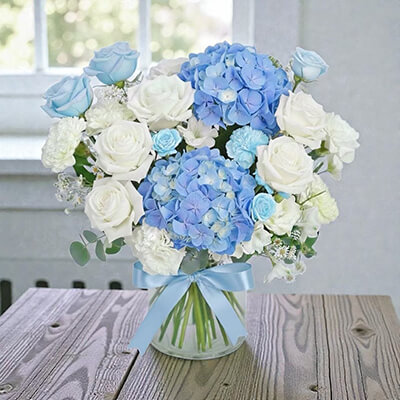 Ocean Breeze Mother&rsquo;s Day Hydrangea & Luxury Rose Premium Glass Vase