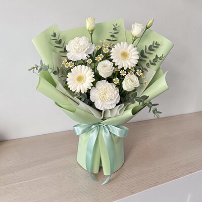 ช่อดอกไม้สดโทนขาวเขียวมินต์หรูหรา ช่อดอกไม้ขอโทษ ช่อดอกไม้ให้แฟน Elegant White & Mint Green Bouquet