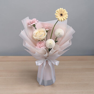 Blush Pearl Bouquet ช่อดอกไม้สีชมพูขาว สไตล์หรูละมุน ช่อดอกไม้ให้แฟน วันเกิด ครบรอบ