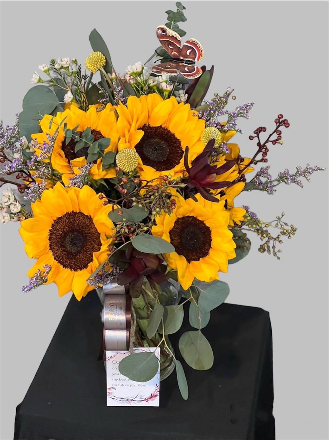 แจกันดอกทานตะวันสวยสดใส ส่งด่วนกรุงเทพฯ